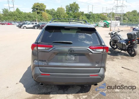 2023 Toyota Rav4 Xle z USA, uszkodzony, nr VIN 2T3P1RFV4PC369406